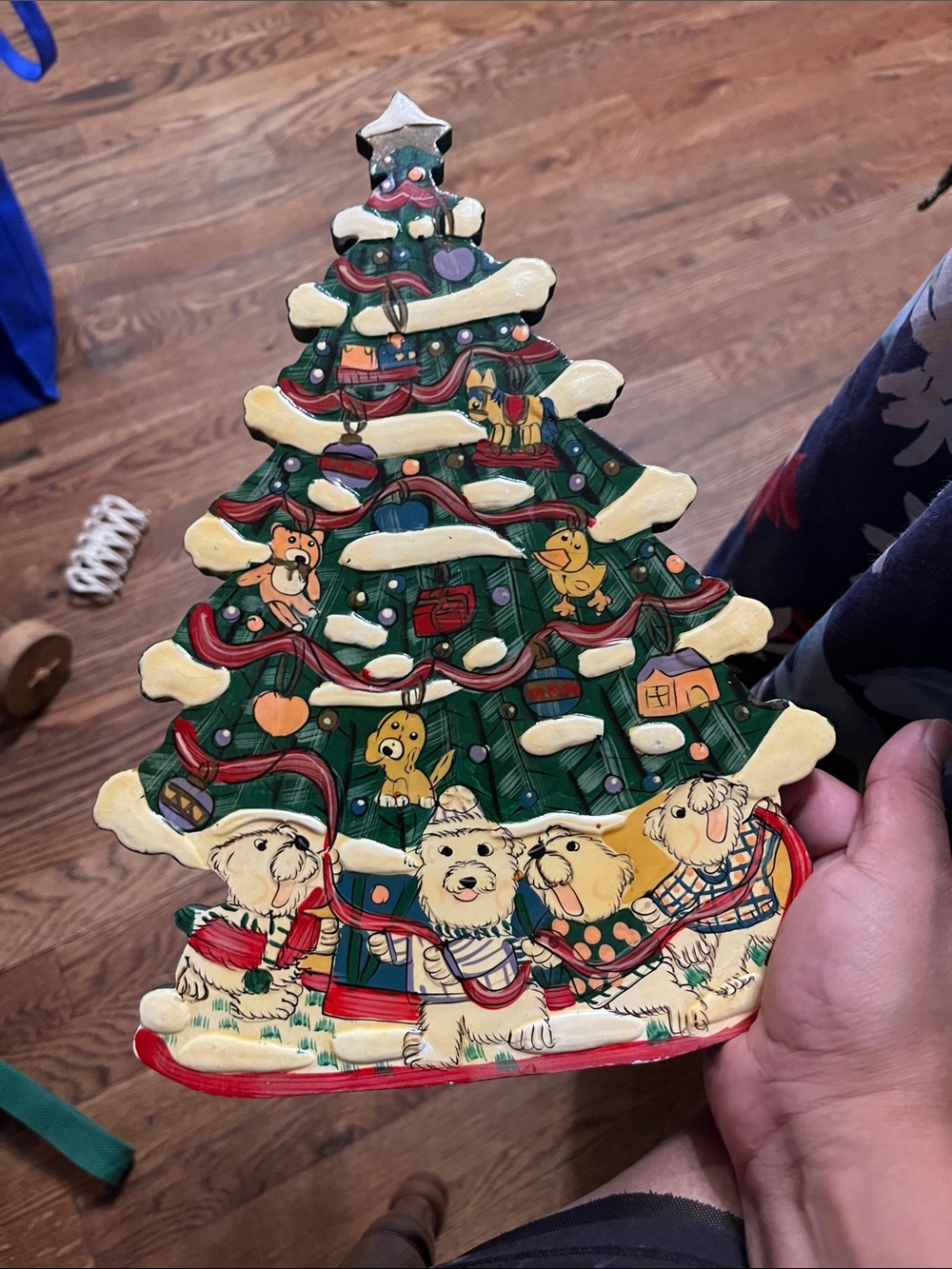 VTG Folk Art Wood Christmas Tree Bears Dogs Tissue Holder Country Decor